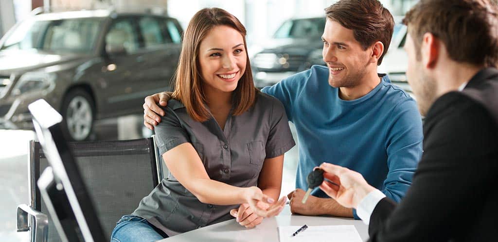 Contratar coche renting y agradar a tu pareja