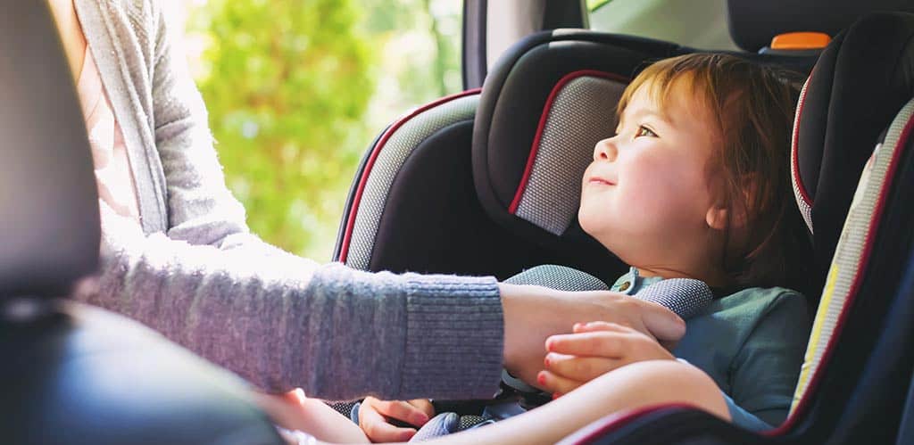 sistemas de retención infantil en un vehículo